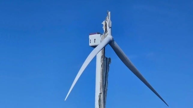 broken wind turbine blade