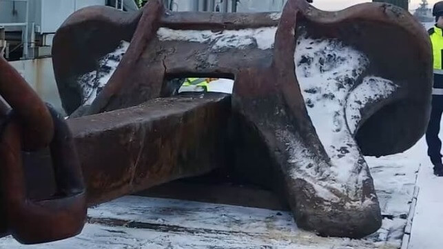 Brokjen-off flukes, cracked crown: signs of damage to Eagle S's recovered anchor (Finnish Border Guard)