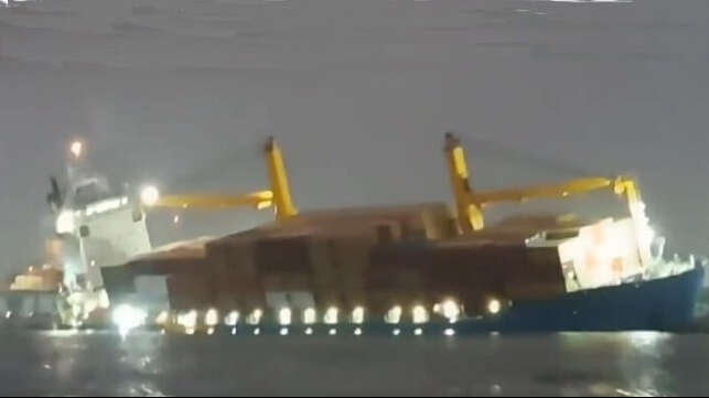 Video: Mexican Cargo Ship Evacuated as it Lists Away from Dock 1 listing cargo ship