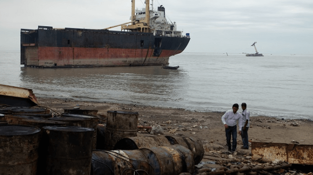 A shipbreaking beachfront at Chittagong (NGO Shipbreaking Platform)