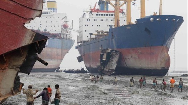 India seizes three ships with false papers at scrapyards 