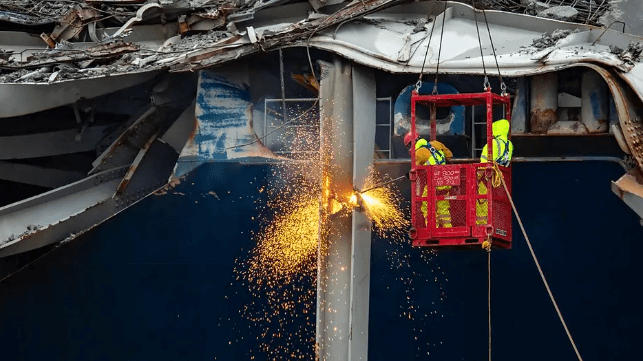 Salvage contractors cut a massive girder free from Dali's starboard bow (USACE)