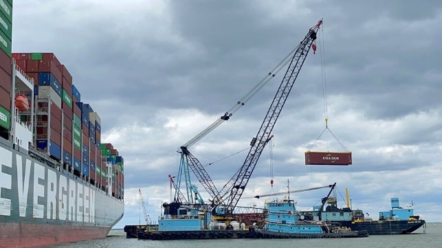 containers being lifted from grounded containtership Ever Forward