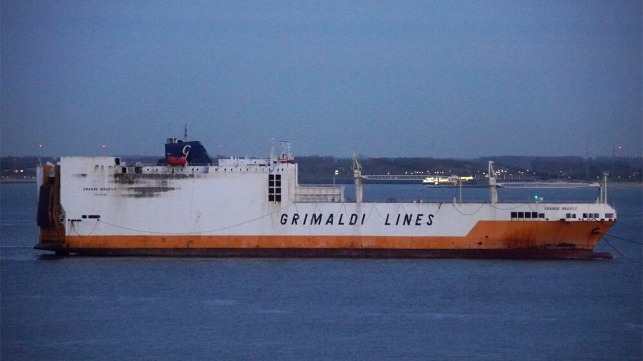 Grande Brasile hulk being towed away