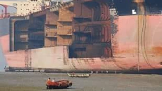 Three Injured in Explosion at Shipbreaking Yard in Bangladesh jamuna