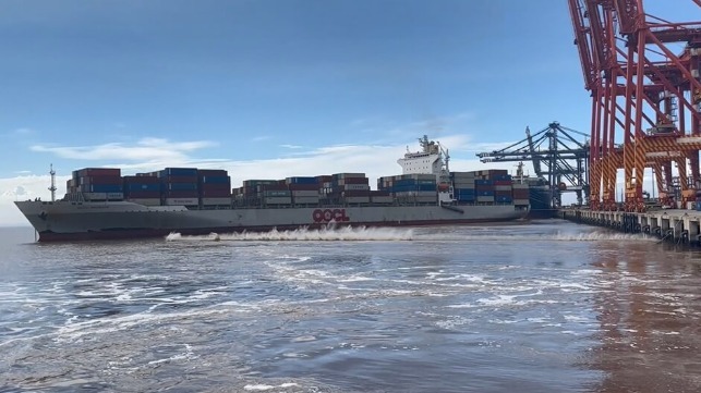 OOCL Brisbane breaks away from the pier at Port of Brisbane (Maritime Safety Queensland)