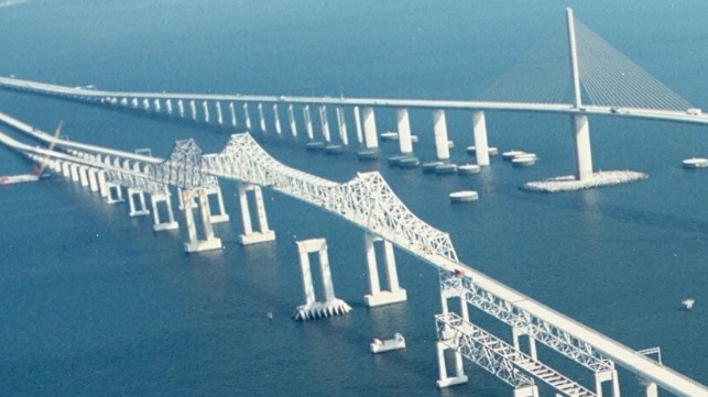 Two standards for bridge protection: the missing span of the old Sunshine Skyway Bridge, left, and the new span with dolphins, right (Apelbaum / CC BY)