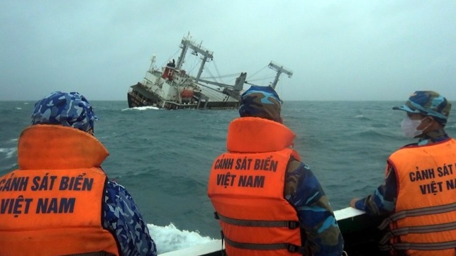 Vietnam search and rescue Chinese cargo ship sinking