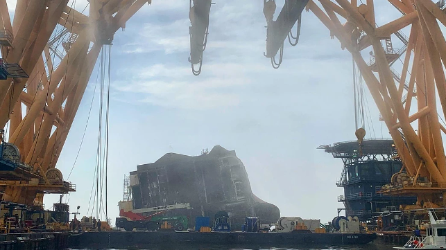 After 24 Days of Work, Golden Ray Cutting Operation Pauses Again cutting rig
