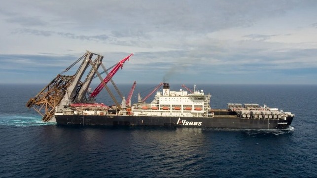 Photos: Pioneering Spirit Hoists 11,000 Tonne Jacket in a Single Lift pioneering spirit