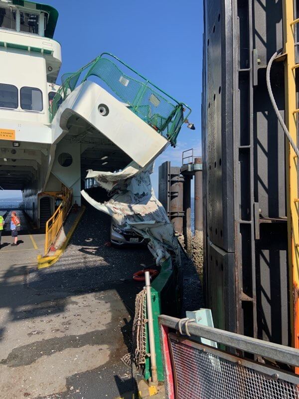 ♦♦♦♦ Actualités Maritimes ♦♦♦♦ - Page 11 Wsf-ferry-damage-2