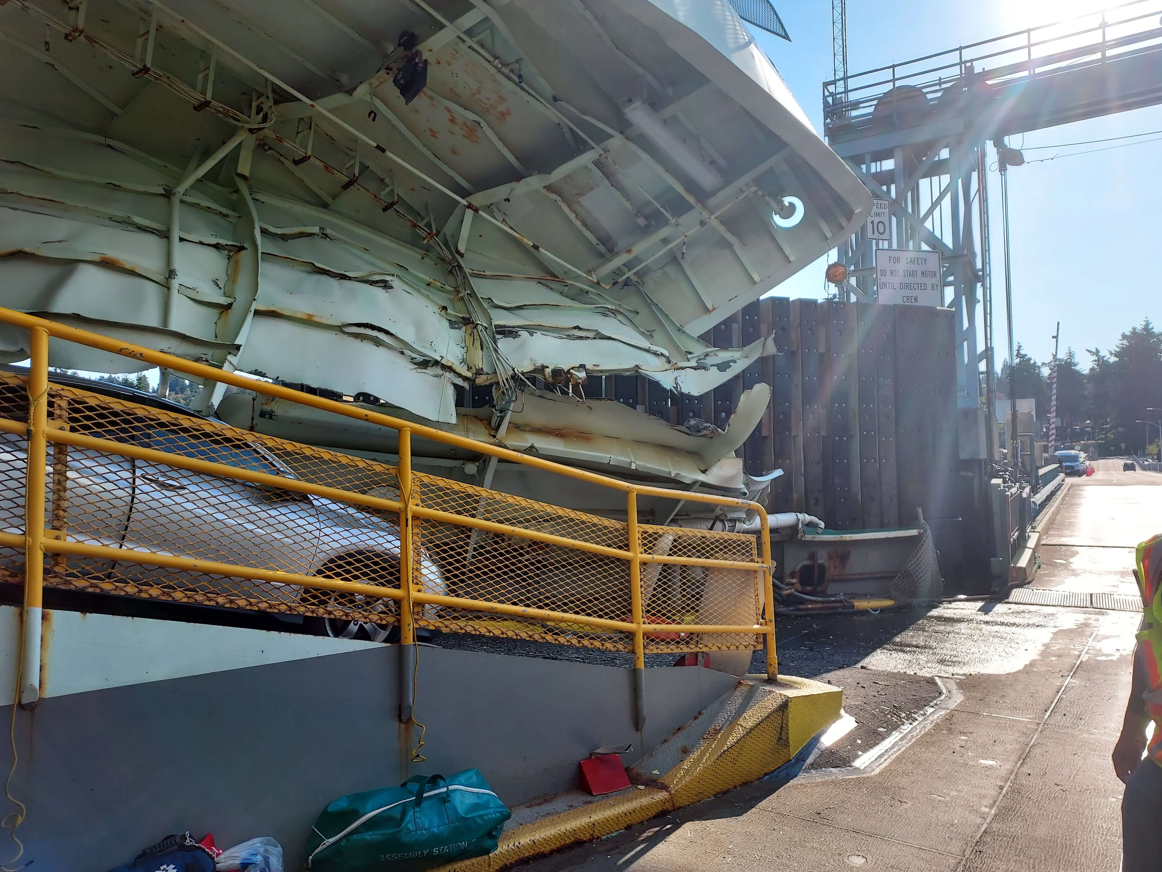 ♦♦♦♦ Actualités Maritimes ♦♦♦♦ - Page 11 Wsf-ferry-damage-4