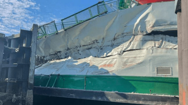 ♦♦♦♦ Actualités Maritimes ♦♦♦♦ - Page 11 Wsf-ferry-damage-5.2fe9bc