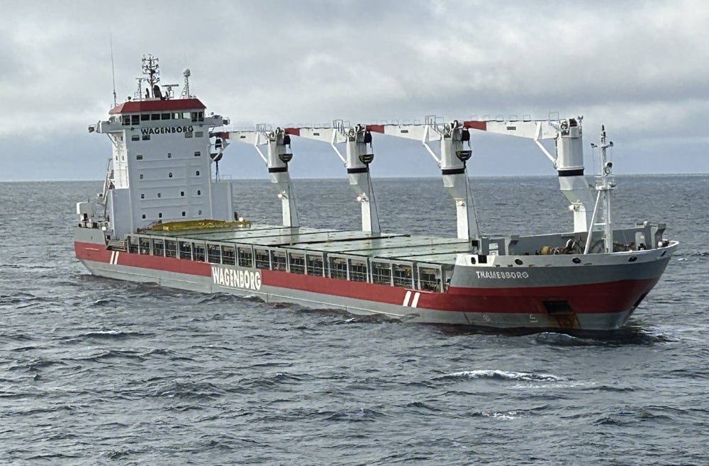 cargo ship groundedi n Arctic